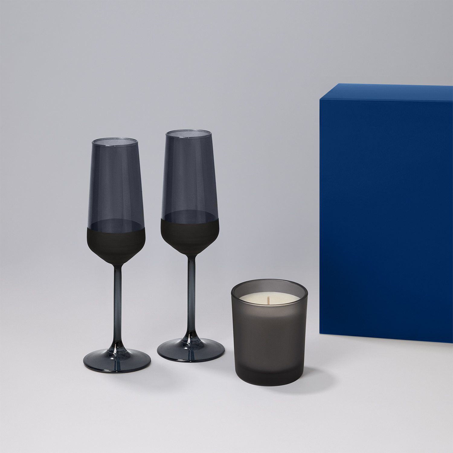Подарочный набор свеча Enigma + 2 бокала для шампанского Black Edition в синей коробке