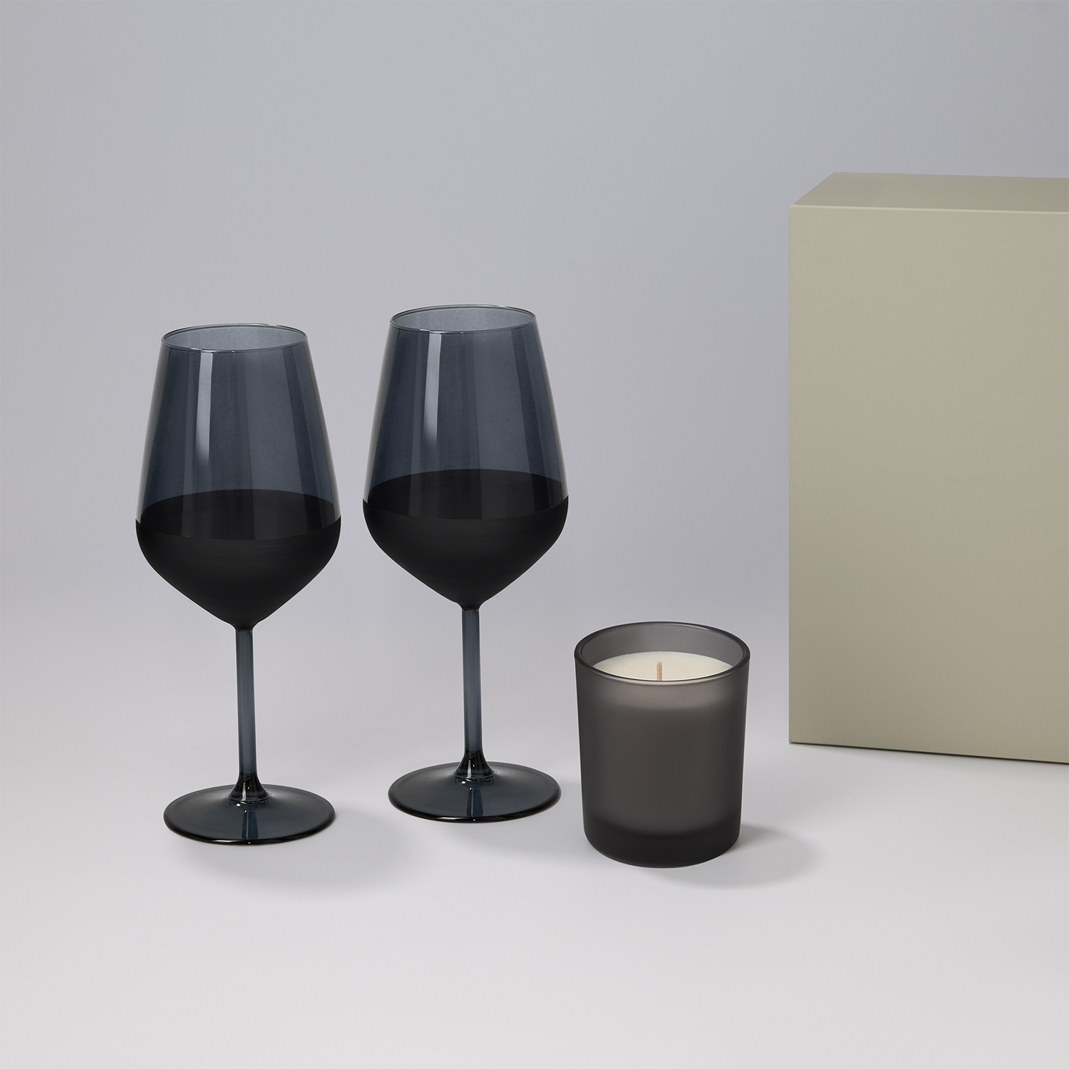Подарочный набор свеча Enigma + 2 бокала для вина Black Edition в серой коробке