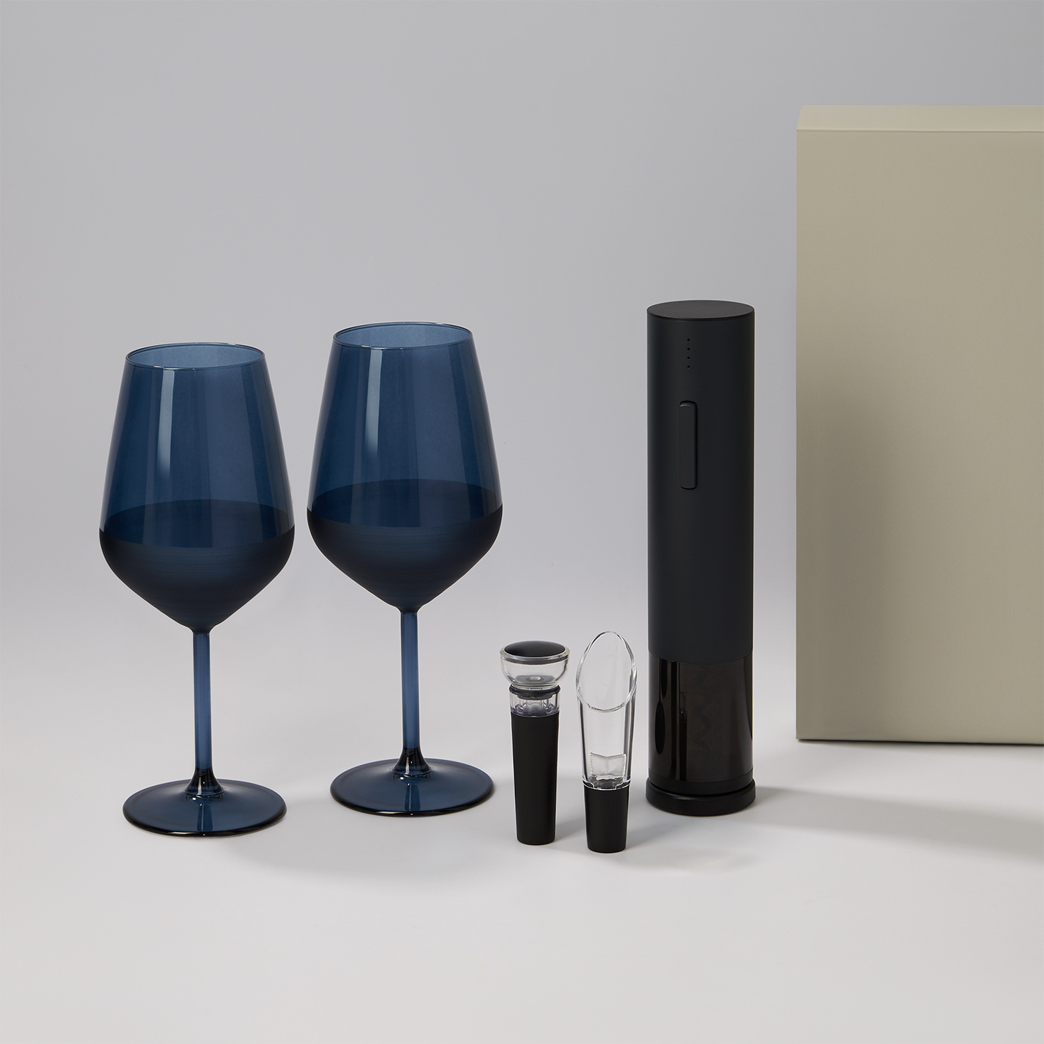 Подарочный набор 2 бокала для вина Sapphire + набор для вина Sacramento в серой коробке